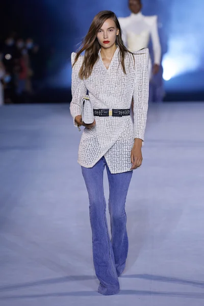 Look 77